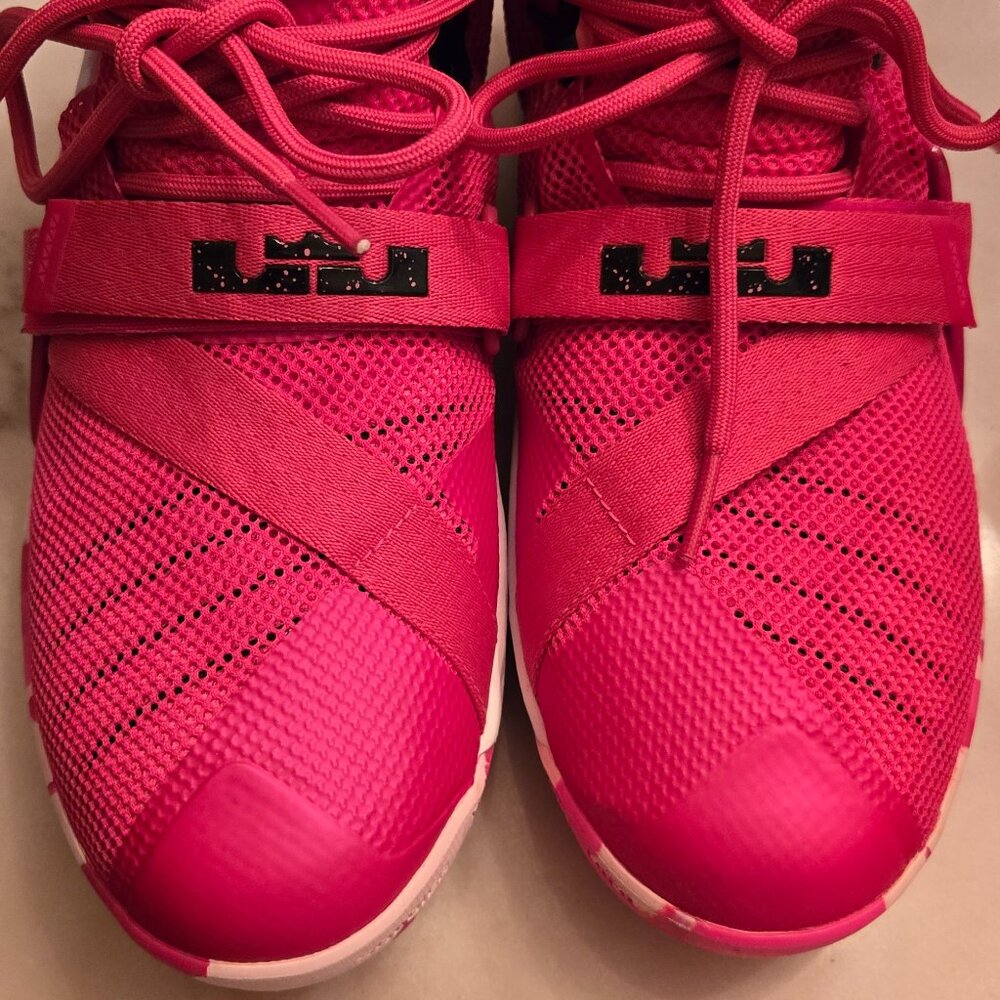 Nike LeBron Soldier 9 "Think Pink" Breast Cancer Awareness Basketball Shoes